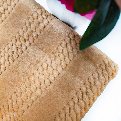 แฟชั่น Jacquard Flannel Fleece Fabric 320 Gsm 150D สำหรับชุดนอน