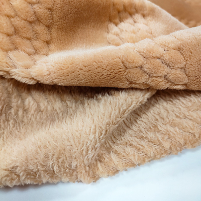 แฟชั่น Jacquard Flannel Fleece Fabric 320 Gsm 150D สำหรับชุดนอน