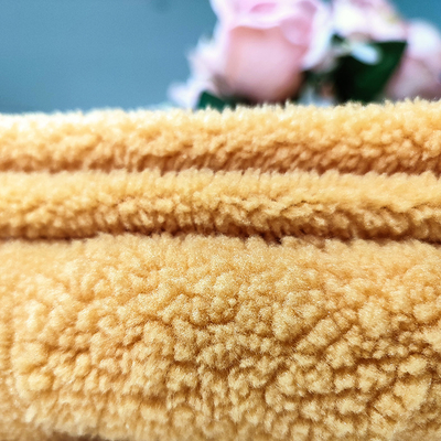 Warp ถักผ้าขนแกะเชอร์ปา 100% โพลีเอสเตอร์ Jacquard สีเหลืองสำหรับเสื้อผ้า