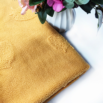 Warp ถักผ้าขนแกะเชอร์ปา 100% โพลีเอสเตอร์ Jacquard สีเหลืองสำหรับเสื้อผ้า