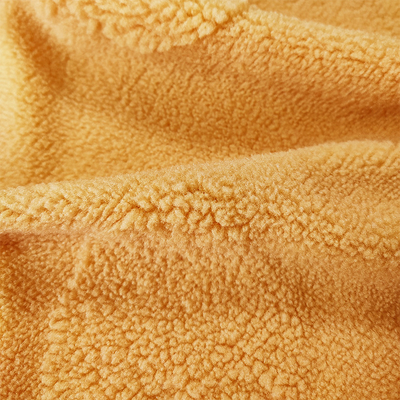 Warp ถักผ้าขนแกะเชอร์ปา 100% โพลีเอสเตอร์ Jacquard สีเหลืองสำหรับเสื้อผ้า