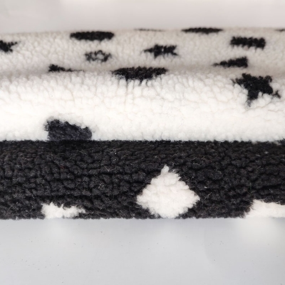ผ้าขนแกะเชอร์ปาสีดำและสีขาวเส้นด้าย Jacquard ย้อมสำหรับพรมปูพื้น Backoack